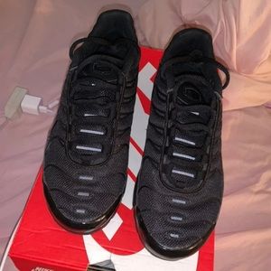 Black Air Max Plus